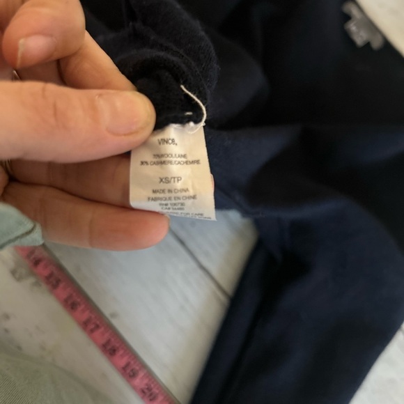 Vince Black Very Fine Knit 70% Wool - 30% Cashmere Sweater XS - Picture 7 of 7